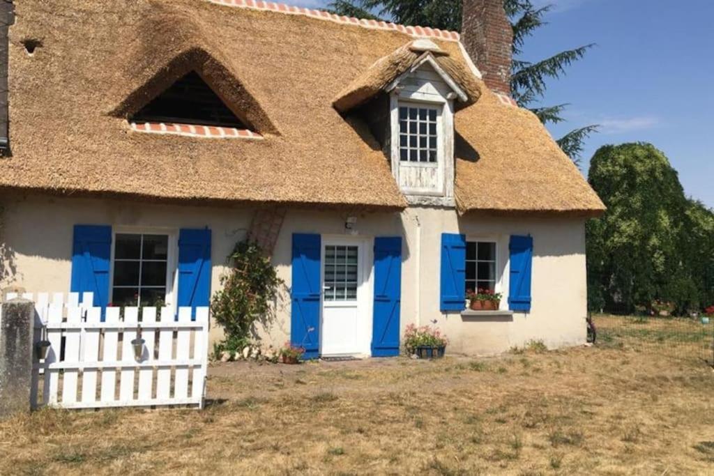 Chaumiere Avec Sa Toiture Recouverte De Chaume !!! Donnemain-Saint-Mames エクステリア 写真